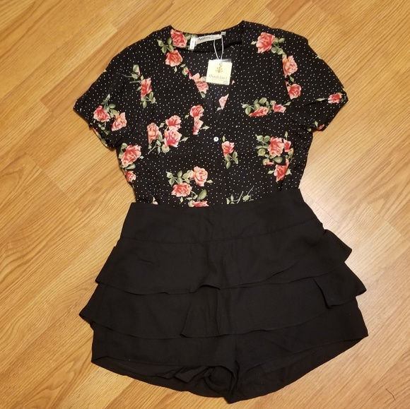 Last 1  Black multi layered dress shorts - Picture 2 of 5